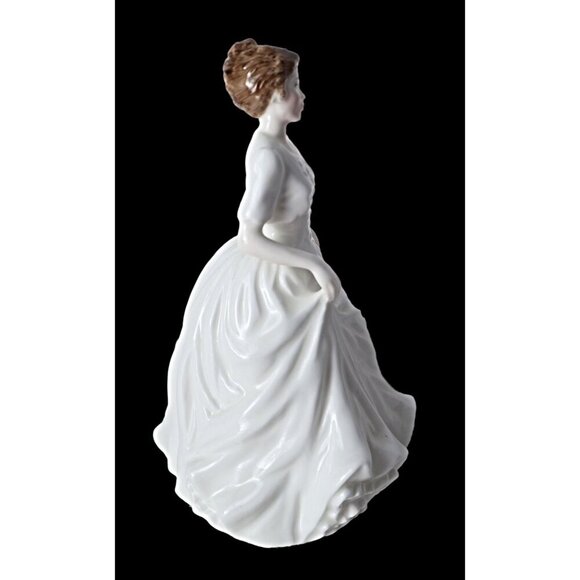 Vintage Royal Doulton Figurine Nancy HN4996 Porcelain Cottage Core - Picture 5 of 9